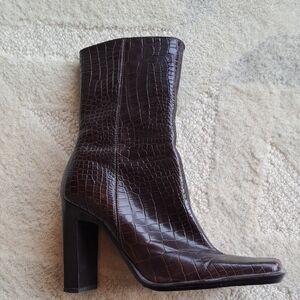 Elegant Brown Croc-Embossed Women's Boots
